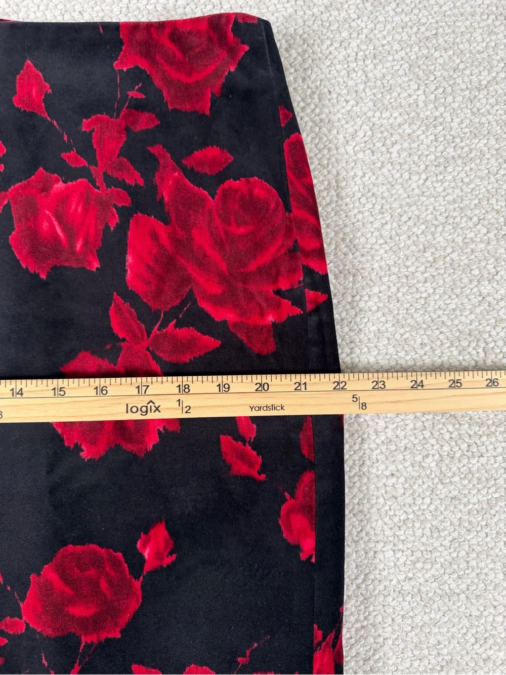 Talbots Red Rose Black Velveteen Pencil Skirt Size 16 Dark Romantic - Picture 11 of 12